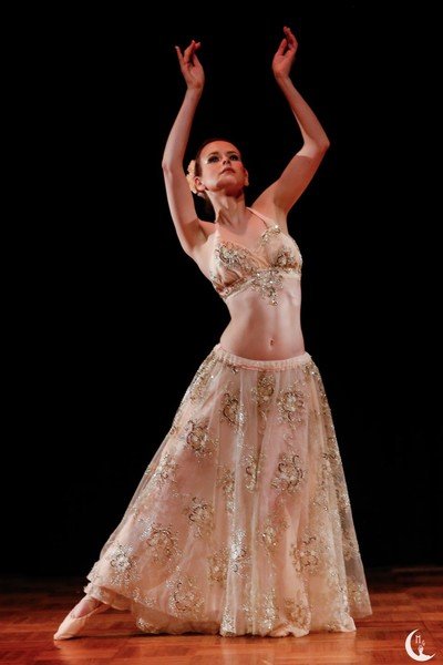Elaïs Livingston - Cours de danse Tribal Fusion 