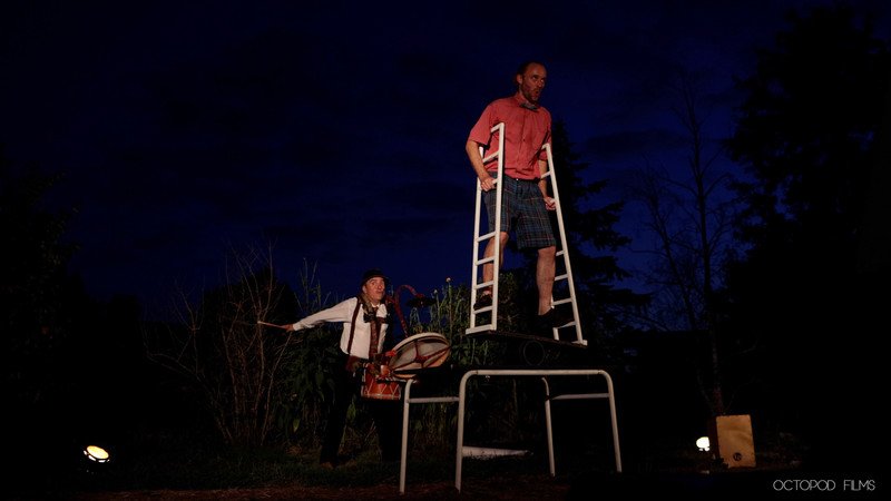 Compagnie Les Lutiks - Lutiks, jongleries, échasses, musique, bulles de savon