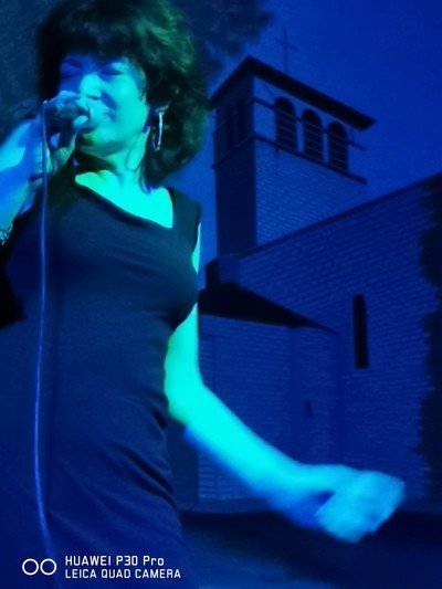 ELISABETH CHANTEUSE PROFESSIONNELLE - ATELIERS CHANTS POUR NOS AINES