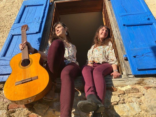 ENTRE DOS ALMAS - DUO FEMININ CHANTS LATION AMERICAINS