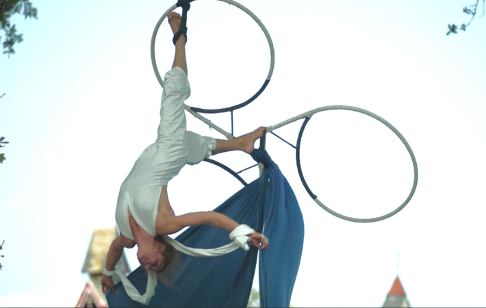 ARTERRA Les Am'usées - Spectacle d'art aérien musical