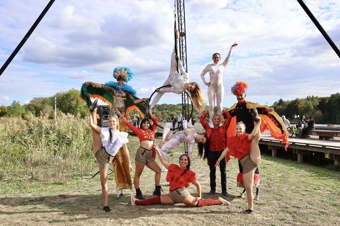  Les Arts du CIRQUE production  - Show aérien Portique et Déambulation féerique 