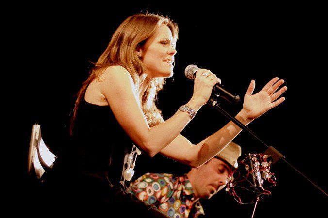 Marie So - Chanteuse PRO donne cours de chant