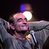 Richard Bohringer "Traine pas trop sous la pluie"