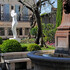 Michelle CHIECCHIO  installe "La Mouginoise" dans les jardins de Mougins-Village