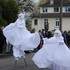 Les Zénaïdes - déambulation blanche lumineuse avec échasses pneumatiques - Image 5