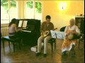 Voir la vidéo PiapiaPlaiz - COURS DE PIANO, LE PLAISIR, C’EST JOUER