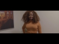 Voir la vidéo Ouang Ely  - New single Champagne Rosé Champoupou  - Image 8