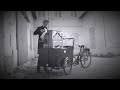 Voir la vidéo Cie En Tout Et contre Vers - Animation musicale avec un orgue de barbarie... - Image 3