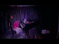 Voir la vidéo Spectacle inclassable ! (chansons déjantées) - Image 2