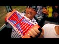 Voir la vidéo Blondin et la bande des terriens - Chanson française rock festive au son de l'accordéon - Image 3